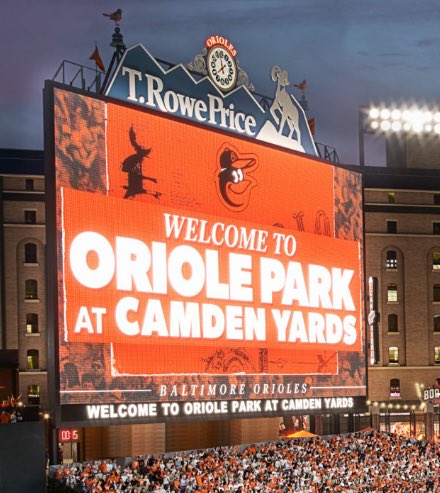 PrestonnSmith's tweet photo. The Orioles previously had the smallest Scoreboard in the MLB

Now the 12th largest in the league

It now features a 7,466 Square Ft Jumbotron with 4K Resolution Capabilities

 Old ➡️ New https://t.co/v9IZ7yZXb5