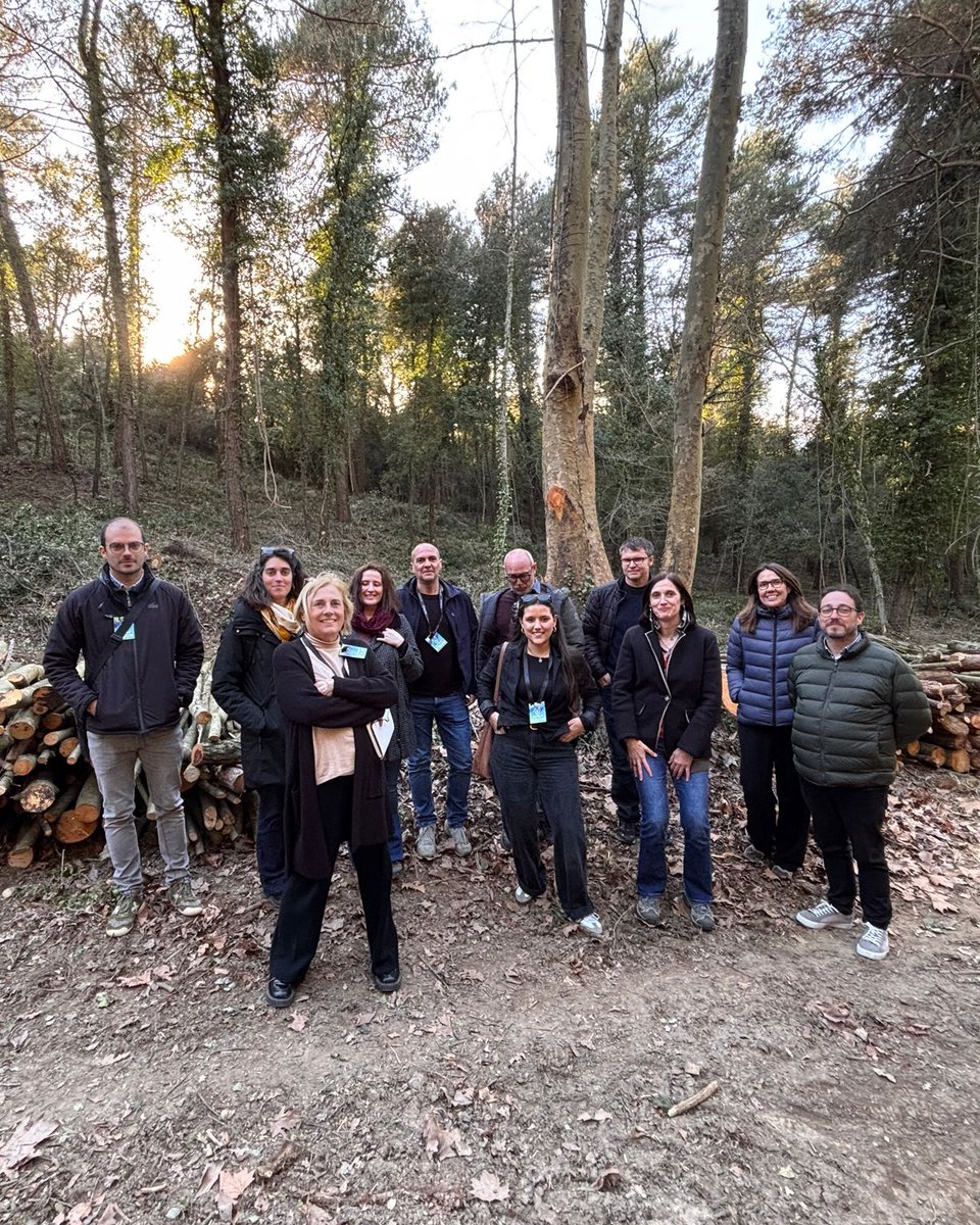 congresBIT's tweet photo. El #BITFOREST ha sortit del recinte per conèixer experiències reals:

Visita a: 
🔎 Mas Serrabardina, amb Maria Anna Pineda, com a exemple de gestió forestal rendible
♻️ Estella Montseny-Ponent, tancant el cercle dels recursos
🤝 I també l'Associació de Propietaris del Lluçanès https://t.co/cuK1yg8Zs0