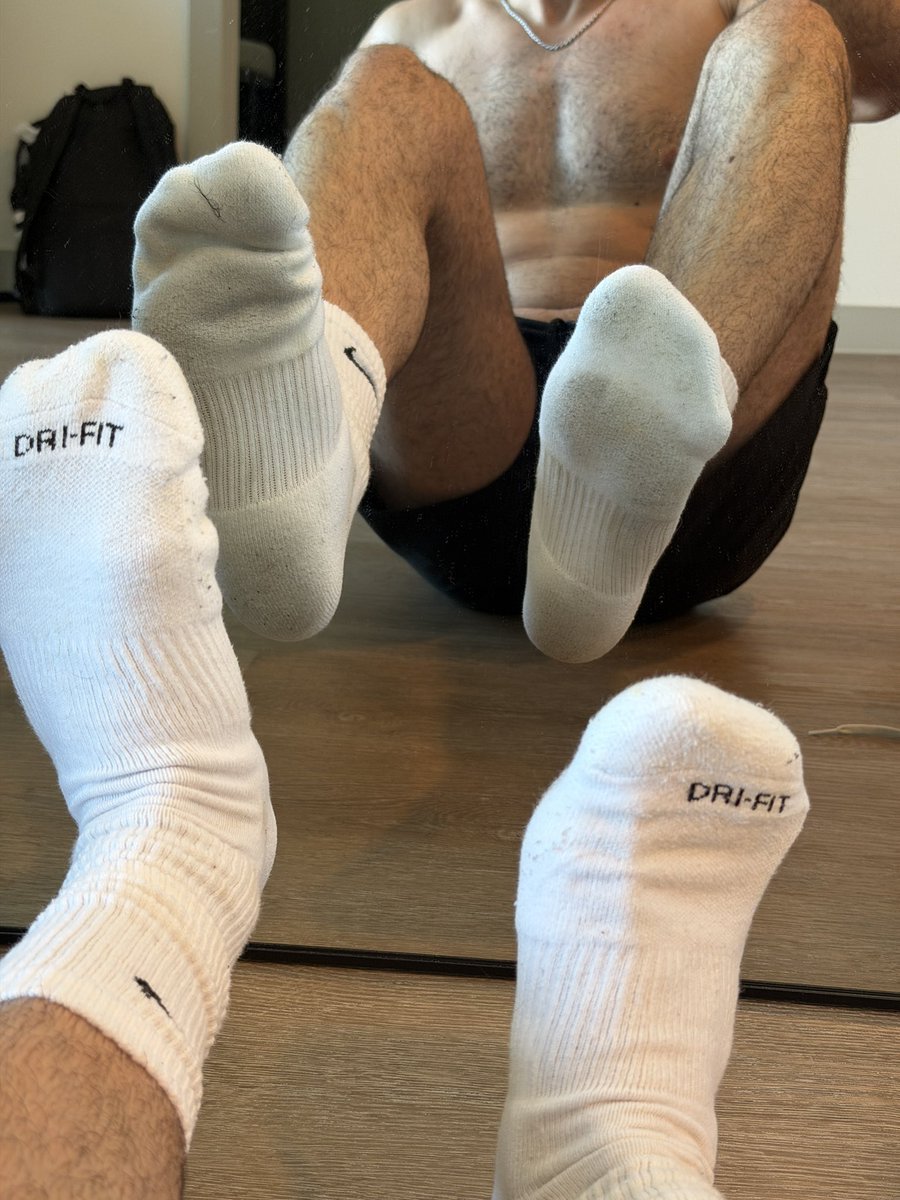 Valentinoo_papi's tweet photo. Leg day + 5 mile run. https://t.co/PHFrVCvhiJ