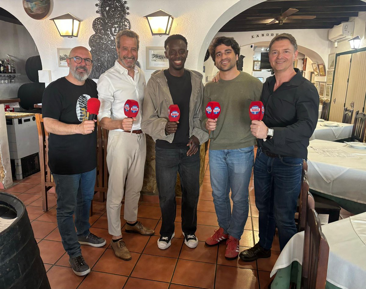 ScoutingCadiz's tweet photo. Aquí tienes la, posiblemente, mejor tertulia de las ondas gaditanas. Con @RadioMarcaCadiz. Desde el Restaurante La Bodega. Hoy con Yussi Diarra. El futbolista y la persona. Con @vallejobotaro, @JLPorquicho, Jesús Huertos y un servidor. 
Pincha aquí ⏩️ 
https://t.co/p2gcb2NSMA https://t.co/JFP5TWMjC8
