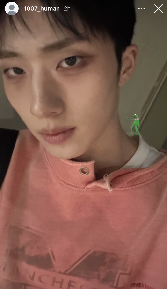 lya is unique 🎸 tweet media