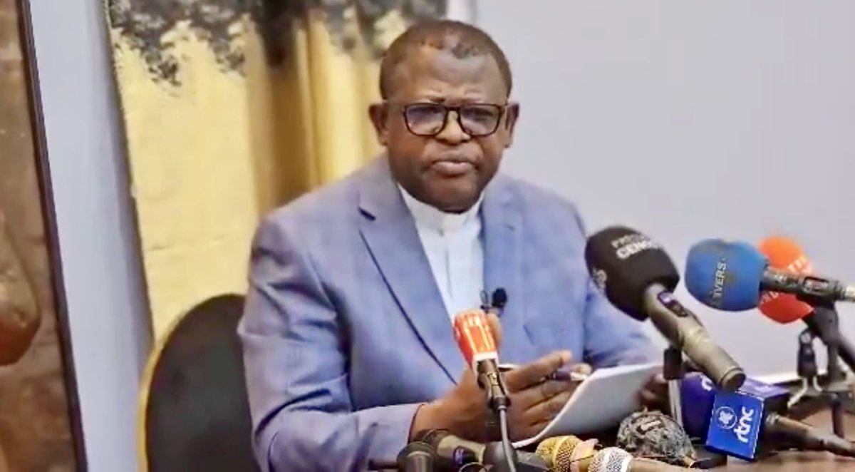 afrikarabia's tweet image. #RDC L’#Église catholique #CENCO reste critique sur la révision #constitutionnelle : « La Constitution elle-même prévoit les modalités de sa #révision, [mais] dans le contexte sécuritaire actuel, ce serait hasardeux d’ouvrir ce chapitre-là »