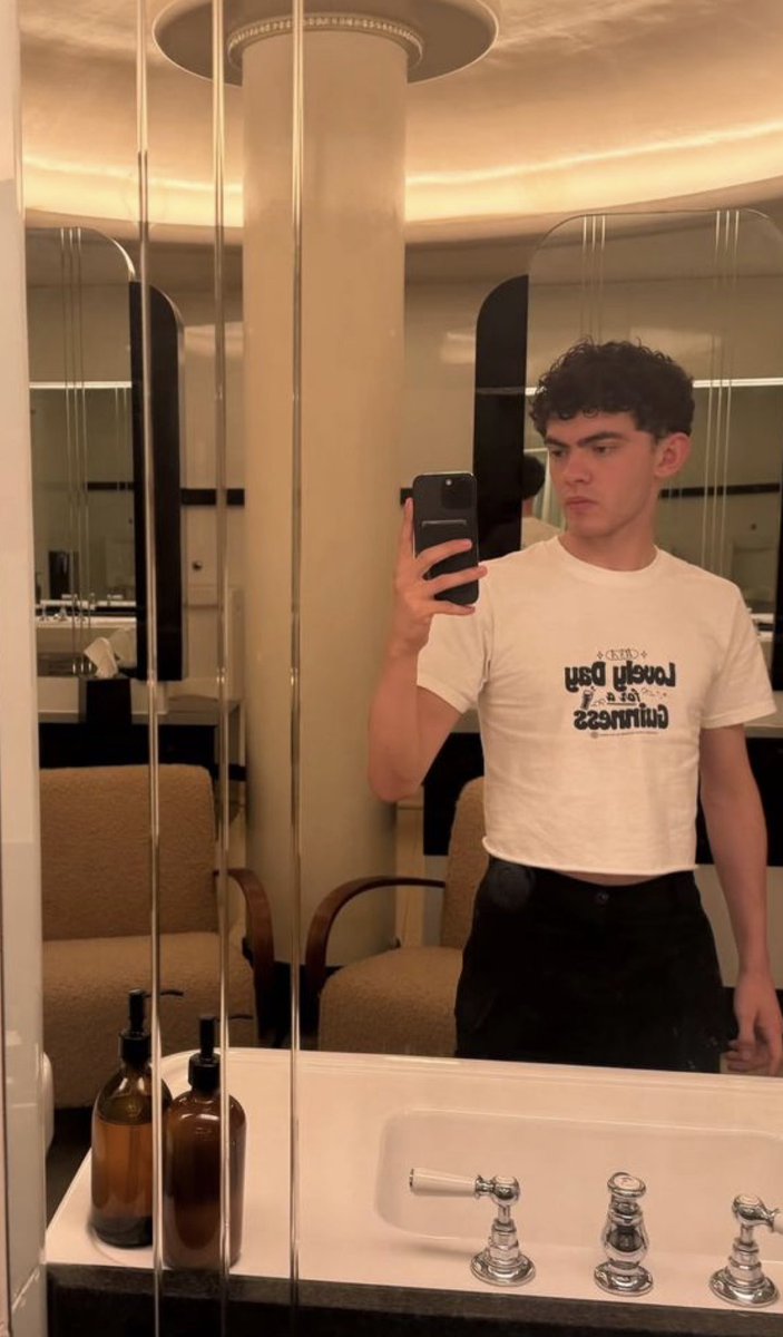 Danielle🍂 tweet media