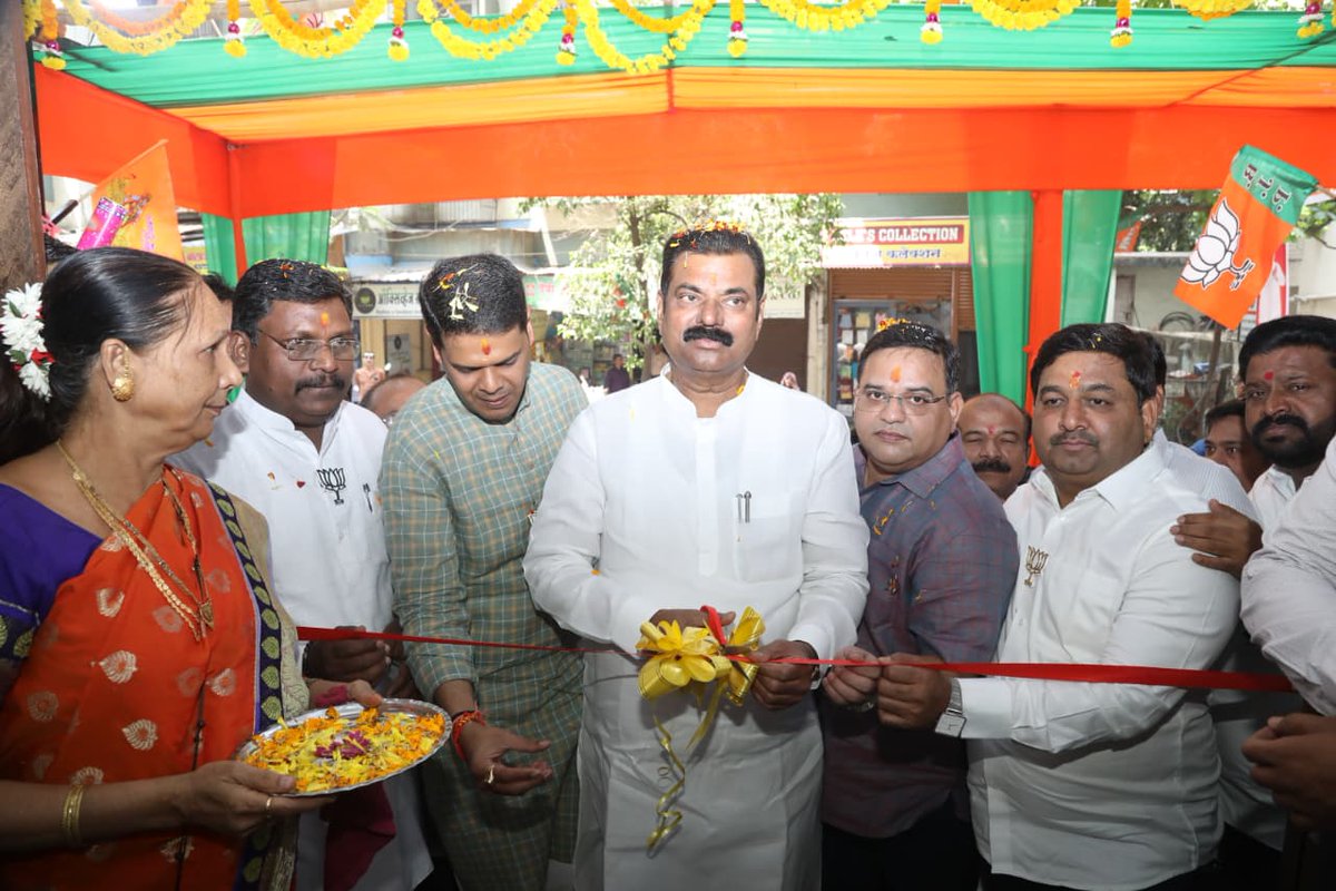 KapilPatil_'s tweet image. भारतीय जनता पार्टीचे कल्याण-डोंबिवली महापालिकेच्या प्रभाग क्र.८ मधील  तरुण नगरसेवक श्री.अमित महेश्वर धाक्रस यांच्या जनसंपर्क कार्यालयाचे माझ्या हस्ते उद्घाटन करण्यात आले. त्यानंतर श्री.अमित धाक्रस यांना शुभेच्छा दिल्या.
#जनसंपर्क_कार्यालय #Opening #कल्याण_डोंबिवली_महानगरपालिका