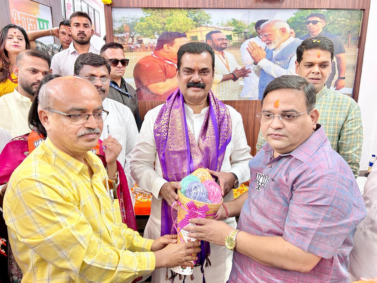 KapilPatil_'s tweet image. भारतीय जनता पार्टीचे कल्याण-डोंबिवली महापालिकेच्या प्रभाग क्र.८ मधील  तरुण नगरसेवक श्री.अमित महेश्वर धाक्रस यांच्या जनसंपर्क कार्यालयाचे माझ्या हस्ते उद्घाटन करण्यात आले. त्यानंतर श्री.अमित धाक्रस यांना शुभेच्छा दिल्या.
#जनसंपर्क_कार्यालय #Opening #कल्याण_डोंबिवली_महानगरपालिका