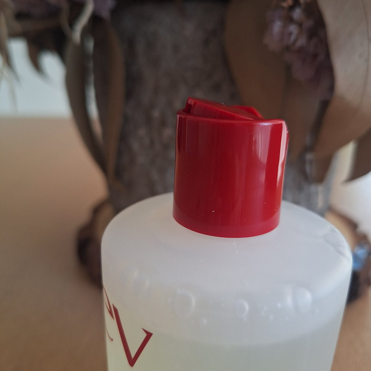 icarusfine's tweet photo. I’ve been trying the Annurcatin Shampoo from MOEV lately and I’ve been really enjoying it! 
It feels gentle on the scalp but still cleans well, and my hair feels light and fresh after using it. I like that it doesn’t feel heavy or strip my hair 💜 https://t.co/lY99XSa7qO