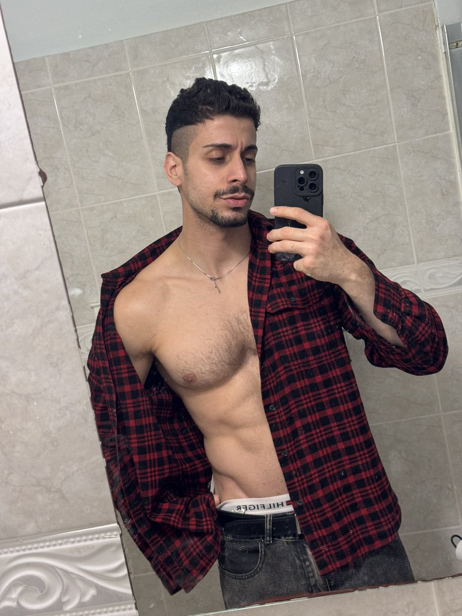 HalitFit's tweet photo. Is red suit on me ? https://t.co/EA4lEDBVPH