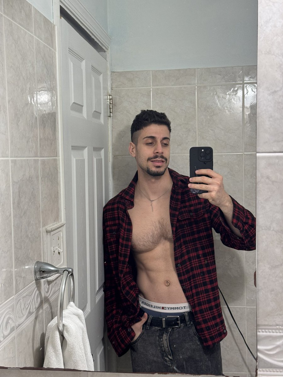 HalitFit's tweet photo. Is red suit on me ? https://t.co/EA4lEDBVPH