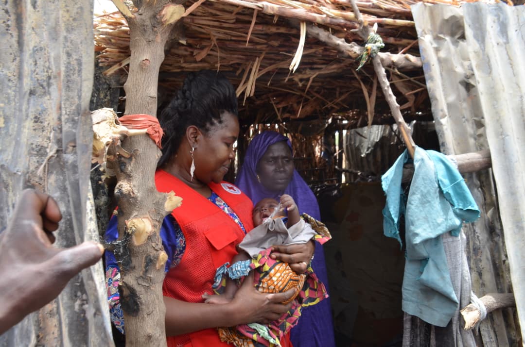 AkameCecile's tweet photo. Les témoignages des femmes rencontrées à  Kolofata m’ont profondément marquée. Derrière l’urgence, il y a un besoin réel de relèvement durable. Nous restons mobilisés, avec nos partenaires, pour accompagner ces communautés vers une reconstruction digne et résiliente. https://t.co/SVYIG3VqaM