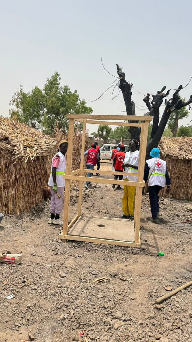 AkameCecile's tweet photo. Les témoignages des femmes rencontrées à  Kolofata m’ont profondément marquée. Derrière l’urgence, il y a un besoin réel de relèvement durable. Nous restons mobilisés, avec nos partenaires, pour accompagner ces communautés vers une reconstruction digne et résiliente. https://t.co/SVYIG3VqaM