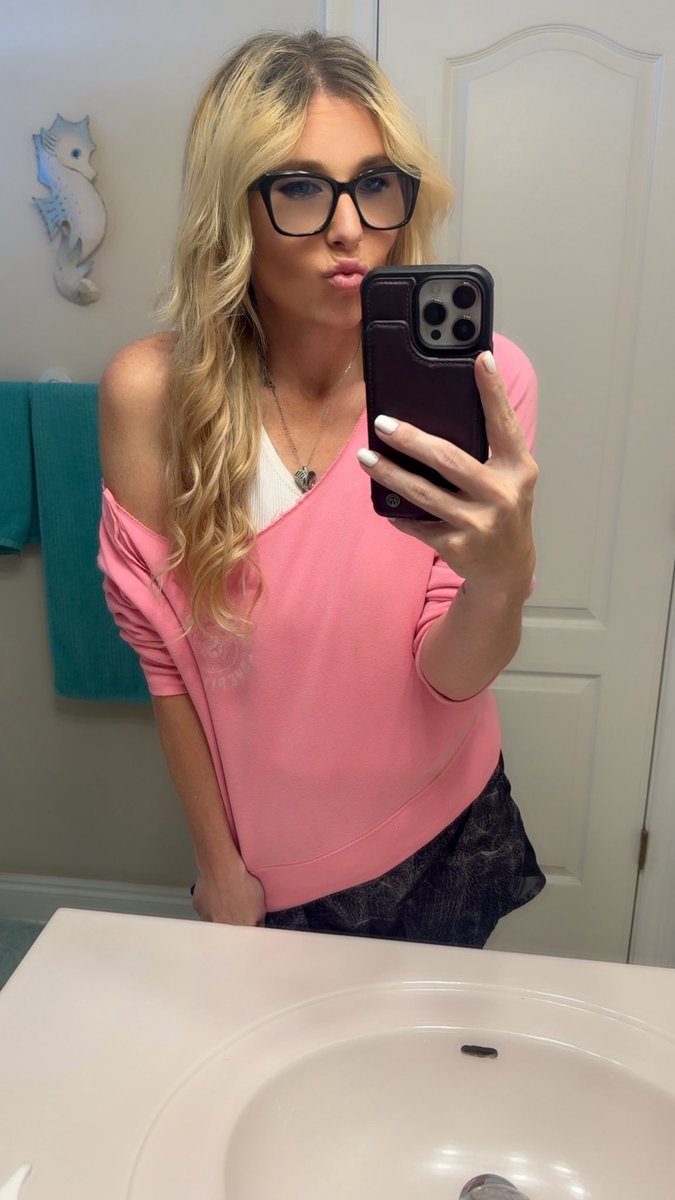 Amber Apinions tweet media