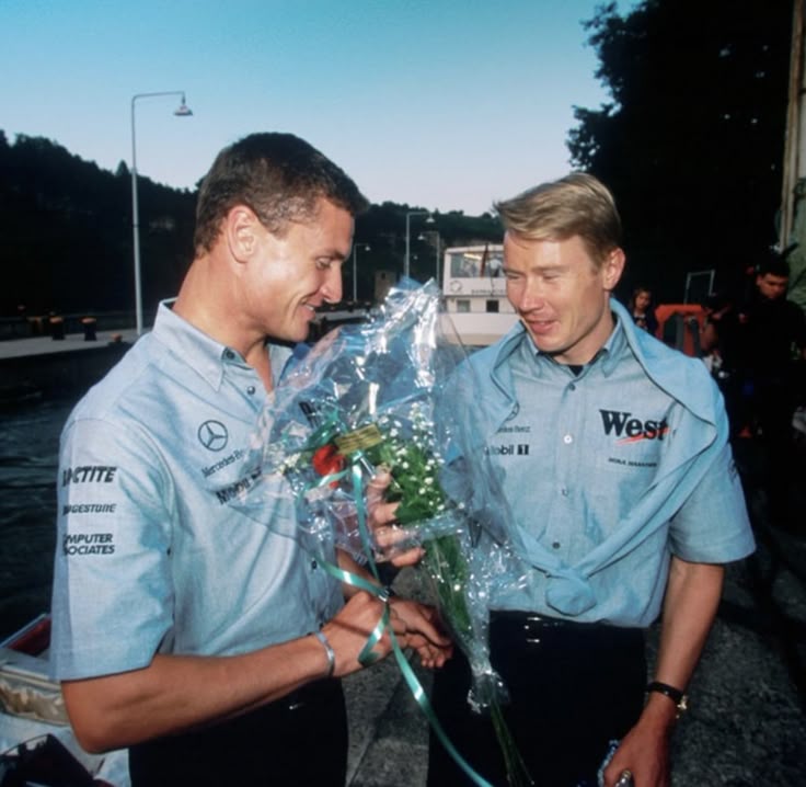 julie ☆ tweet media