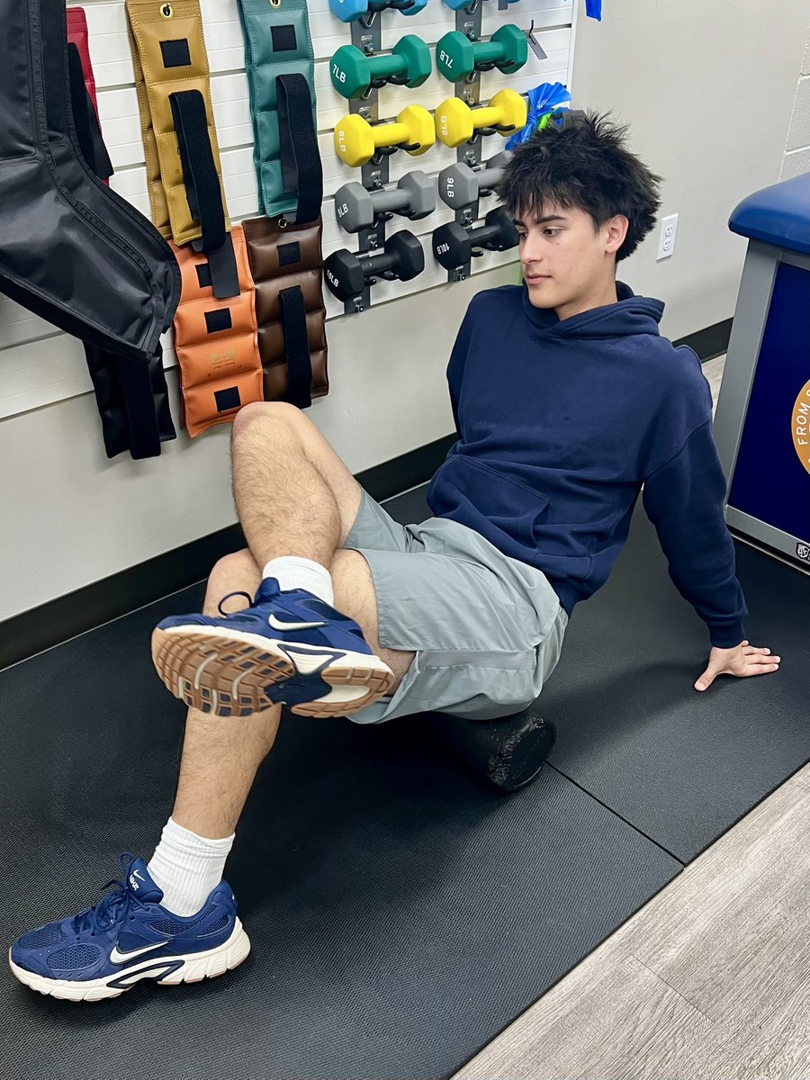 CMFinch2027's tweet image. Taking care of my body before hitting the road. 🚲💪✈️

2027 || 6’1” || 185 lbs || DB/WR/QB 
GPA 4.0 weighted/3.59 unweighted || @aws_football (WA) || charles_finch@aw.org || 253.337.5162 
📽️:hudl.com/video/3/236519…

#grindseason #offseasonwork #AWSFootball #ClassOf2027