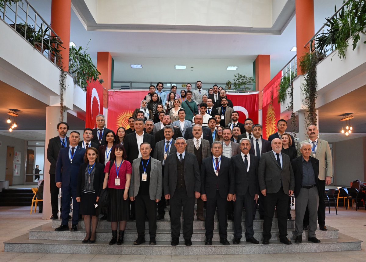 gokhankalmis's tweet photo. Kırgızistan-Türkiye Manas Üniversitesi ev sahipliğinde düzenlenen Avrasya Tarih, Dil ve Kültür Araştırmaları Sempozyumu’nda, kıymetli hocamız Prof. Dr. Alpaslan CEYLAN’ın öncülüğünde bir araya gelmek büyük bir değerdi. https://t.co/sOrcbFHmZV
