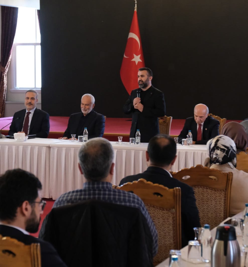 insanmedeniyet's tweet photo. İnsan ve Medeniyet Hareketi olarak, Dışişleri Bakanımız Sayın Hakan Fidan'ın @HakanFidan katılımıyla gerçekleştirilen "Gündem Değerlendirme Toplantısı"na ev sahipliği yaptık.

Türkiye'nin önde gelen sivil toplum kuruluşları ve camiaların temsilcilerinin katıldığı toplantıda Dünya gündemine dair sıcak gelişmeler hakkında Sayın Bakanımız bilgilendirmelerde bulundu.

Teşrifleri ve değerli bilgilendirmeleri için Sayın Bakanımıza ve katılım sağlayan tüm STK temsilcilerine teşekkür ederiz.