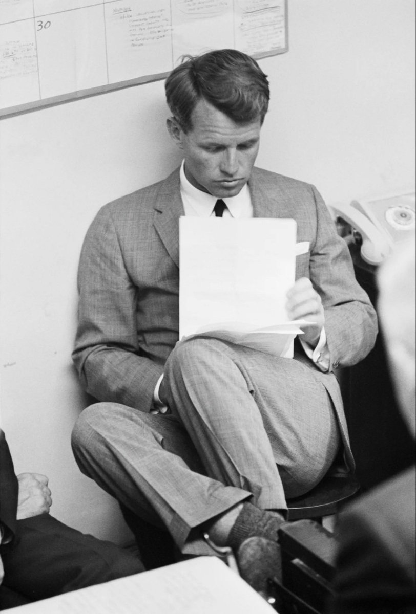 RFK waist grabber tweet media