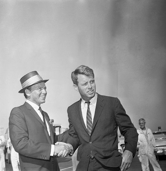 RFK waist grabber tweet media