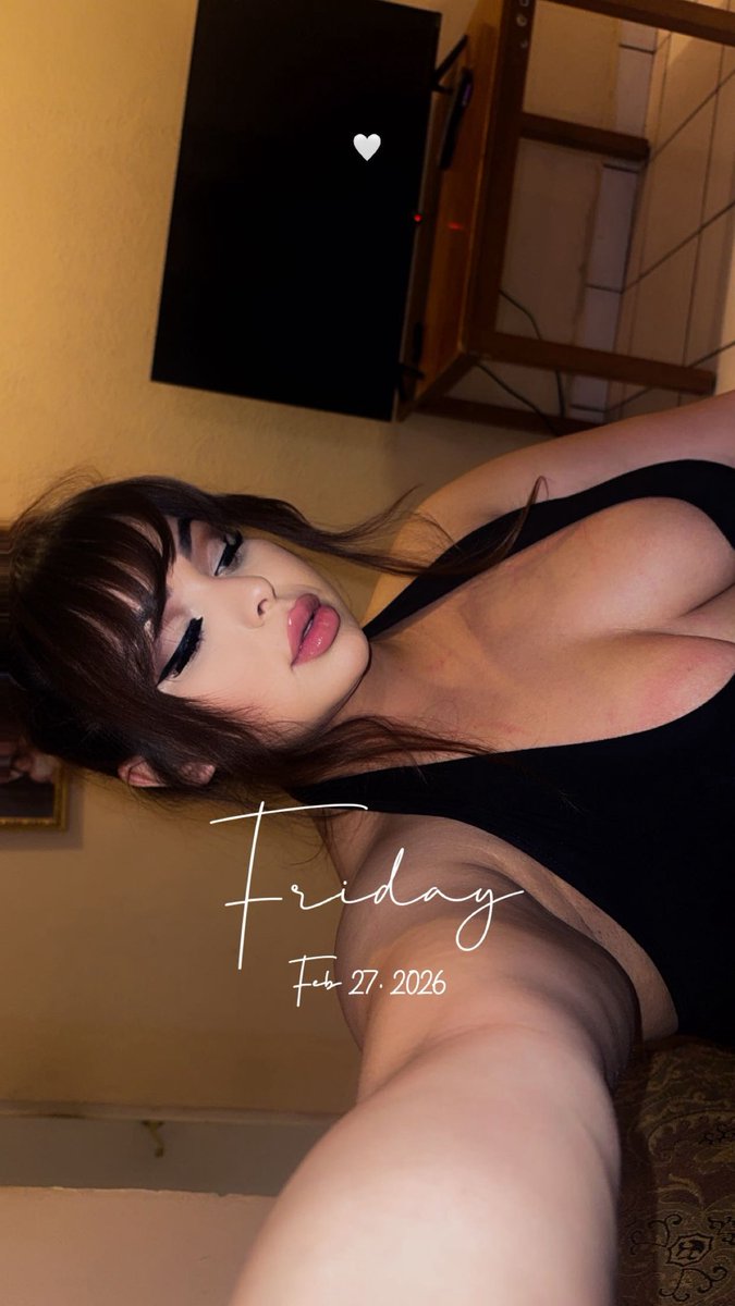 HotWifeAmara tweet media