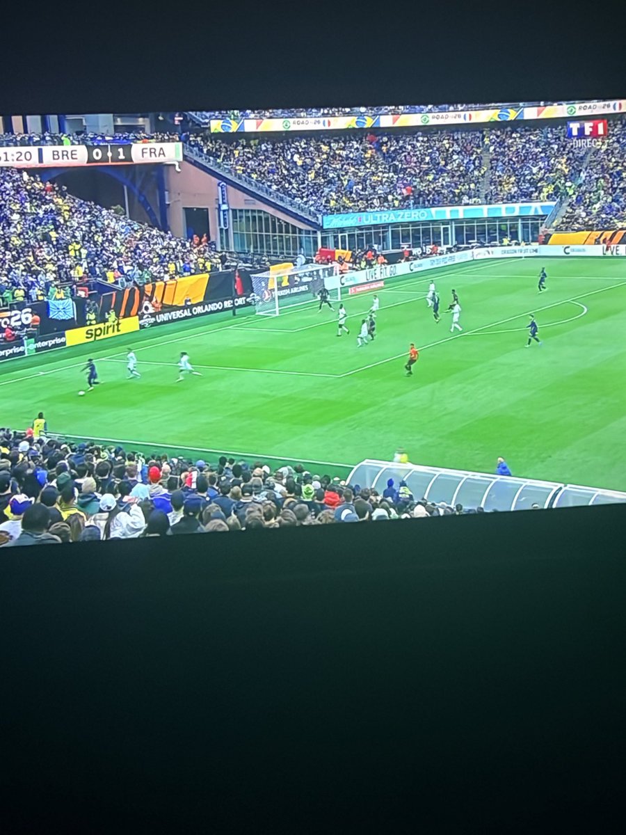 Chris1990p's tweet photo. #BREFRA 1/3 foot 

   2/3 tribunes https://t.co/4HOdkWcxoR