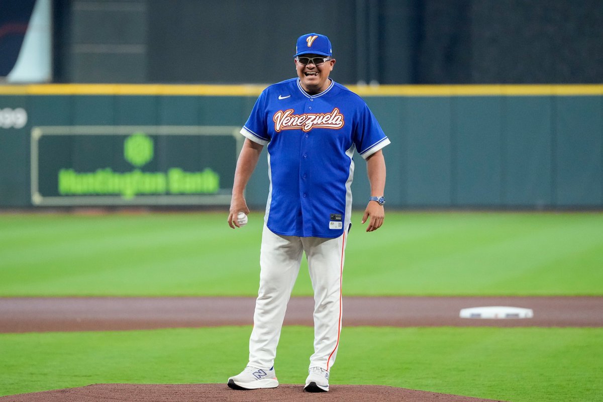 Team Venezuela manager and Houston <a href="/astros/">Houston Astros</a> bench coach Omar López threw out an #OpeningDay ceremonial first pitch!