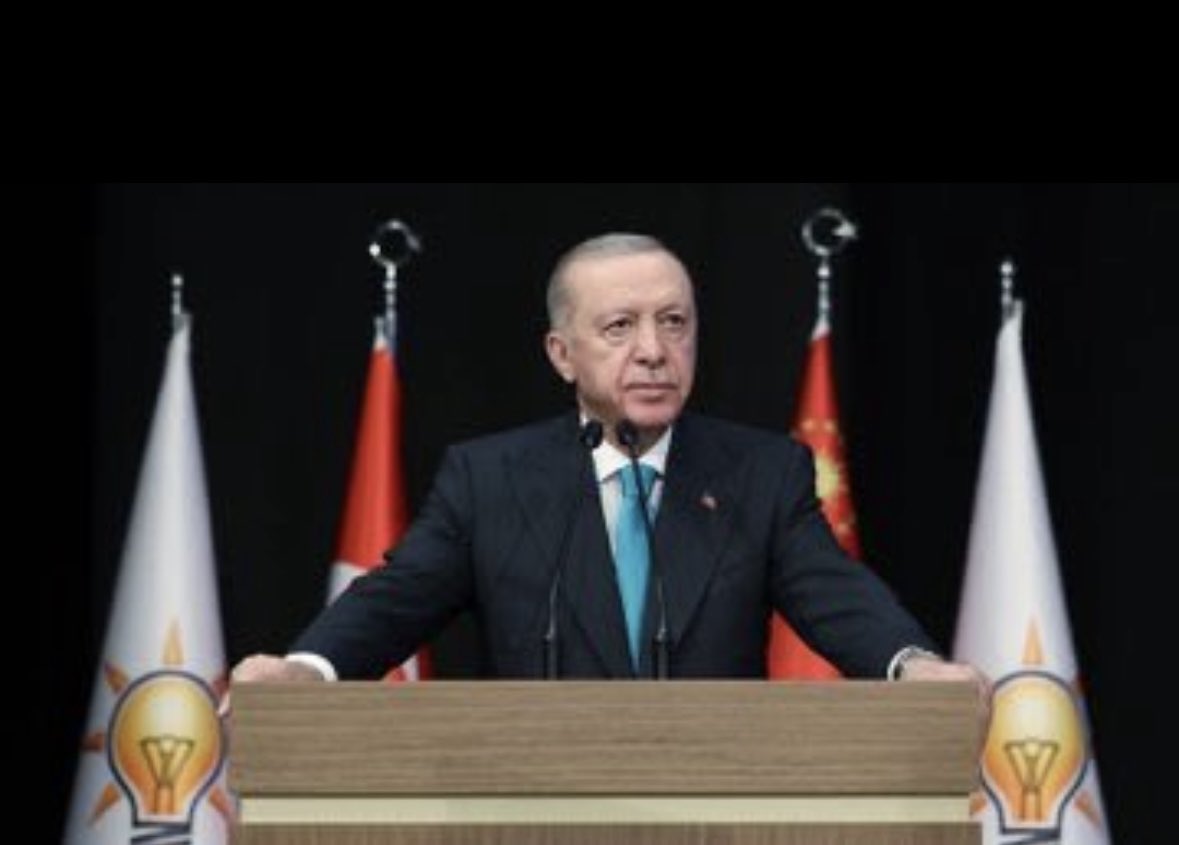 avabdullahguler's tweet photo. Cumhurbaşkanımız Sn.@RTErdogan;

Kimse bu Türkiye’ye diz çöktüremeyecek.

23 yıl boyunca karşılaştığı onca engele, bölgesinde yıllardır eksik olmayan krizlere ve çatışmalara, nice kifayetsiz muhteristen yediği darbelere rağmen yıkılmayan, sendelemeyen, tam tersine kaya gibi sağlam duran bir Türkiye gerçeği var.