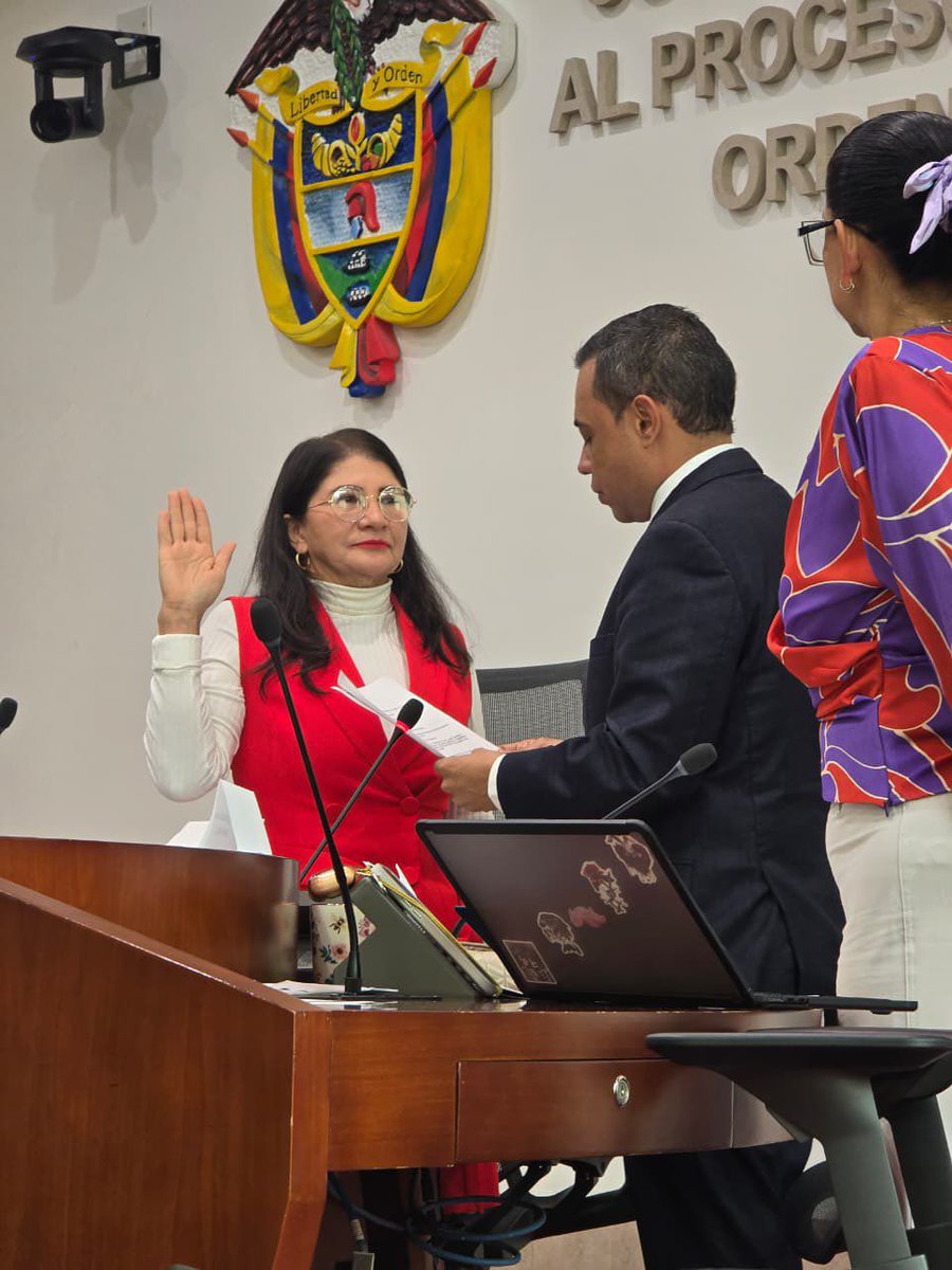 UltimaHoraCR's tweet photo. #POLITICA | La Comisión de Derechos Humanos del Senado respondió a las críticas por haber designado a la senadora y firmante del Acuerdo de Paz, Sandra Ramírez, como vicepresidenta de esa célula legislativa:

“La senadora Sandra Ramírez, de Comunes, representará avances significativos en la construcción de la unidad y la reconciliación que el país necesita”, señalaron.

Vía @laurad_duarte   https://t.co/v2vIVVHFXe