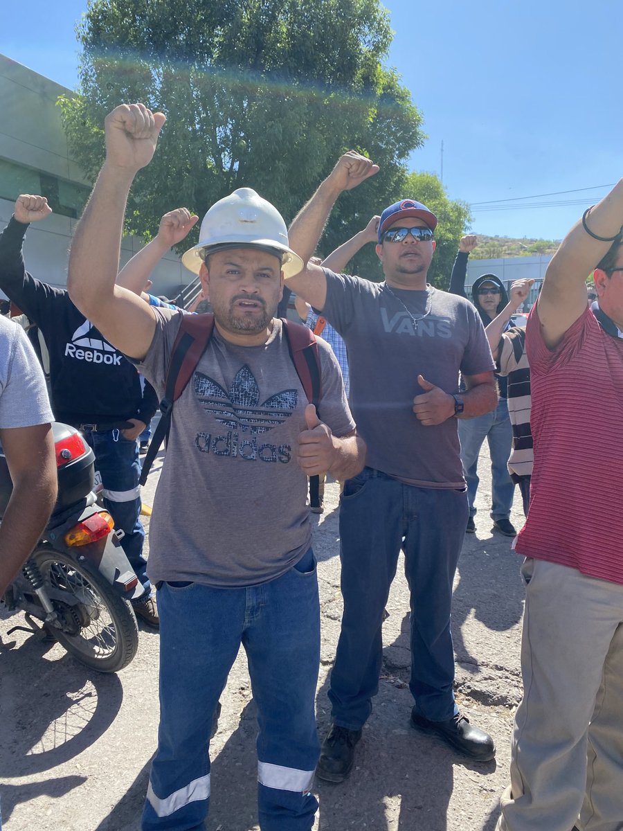 Frenteseccio62's tweet photo. 📣La unidad en el distrito Fresnillo es la base para seguir fortaleciendo nuestro trabajo y la defensa de los derechos de las y los trabajadores👷🏻♀️👷🏻♂️. Con el liderazgo de nuestro secretario general nacional, don @CarlosPavonC ,
#UnidadSindical #DistritoFresnillo #FuerzaMinera https://t.co/e3uMSWETTM