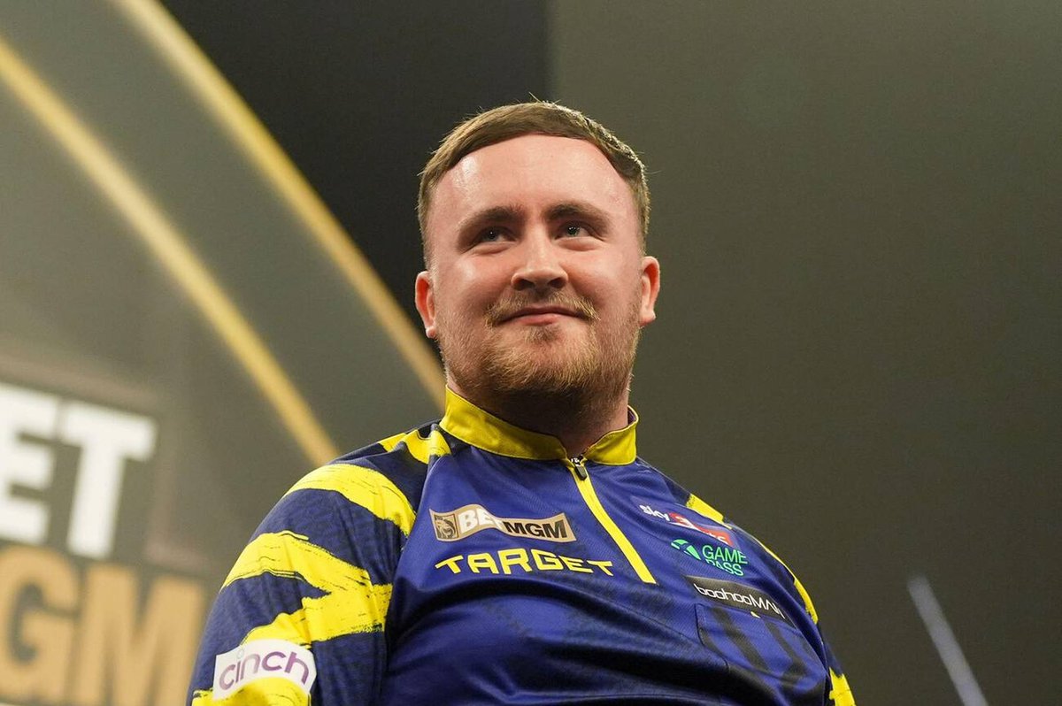ActuFlechettes's tweet photo. 🚨 LUKE LITTLER 🏴󠁧󠁢󠁥󠁮󠁧󠁿 REMPORTE L’ÉTAPE DE BERLIN 🇩🇪 !! 🏆☢️

LE PRODIGE ANGLAIS S’IMPOSE 6-4 FACE À MICHAEL VAN GERWEN 🇳🇱 ET REMPORTE SA TROISIÈME NUIT !!! 🤯💣

IL S’IMPOSE AVEC DEUX BIG FISH !!!!!! 🎣🤯

IL DEVIENT LE NOUVEAU LEADER DE LA PREMIER LEAGUE !! 🏆🔝

#lequipeFLECHETTES #PLDarts
