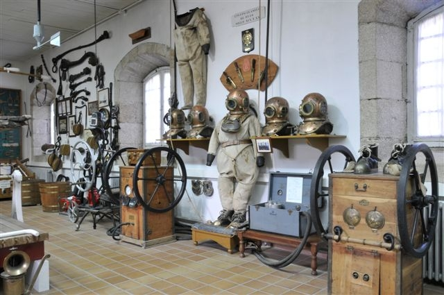 lacuelga_'s tweet photo. #takemebackto, eres un nostálgico, te encanta la pintura de historia y crees que antes todo era mejor - Museo Naval de Ferrol https://t.co/xiIP2Z2Sih