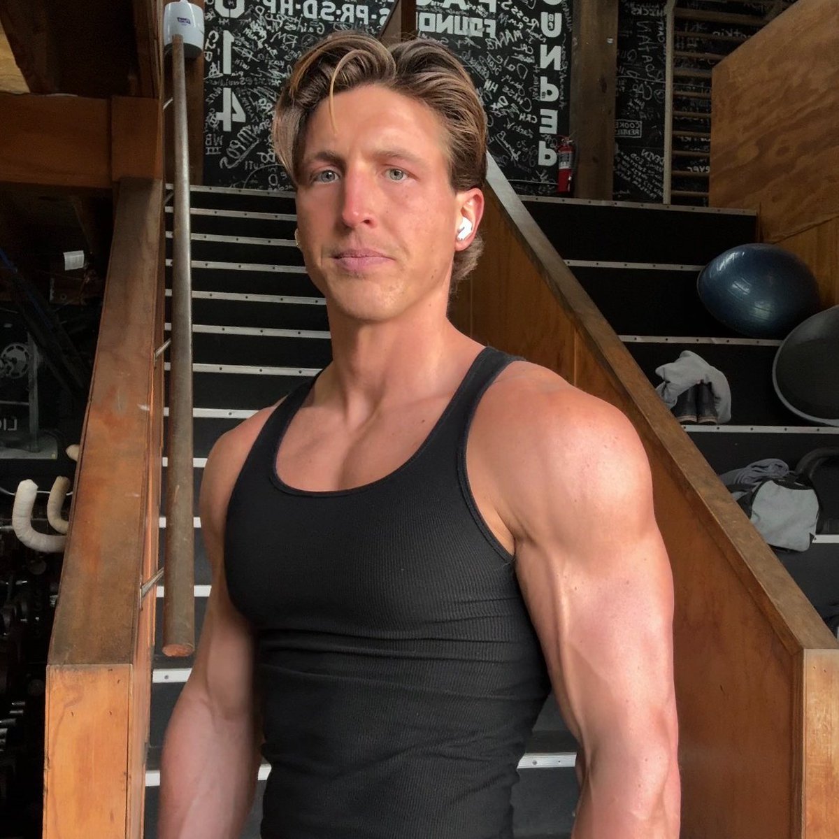 Good thing the gym makes you hotter bc if all it did was

- Reduce risk of chronic disease
- Enhance cognitive function
- Boost immune system
- Reduce stress and anxiety
- Strengthen heart health
- Improve sleep quality

Nobody would go (myself included)