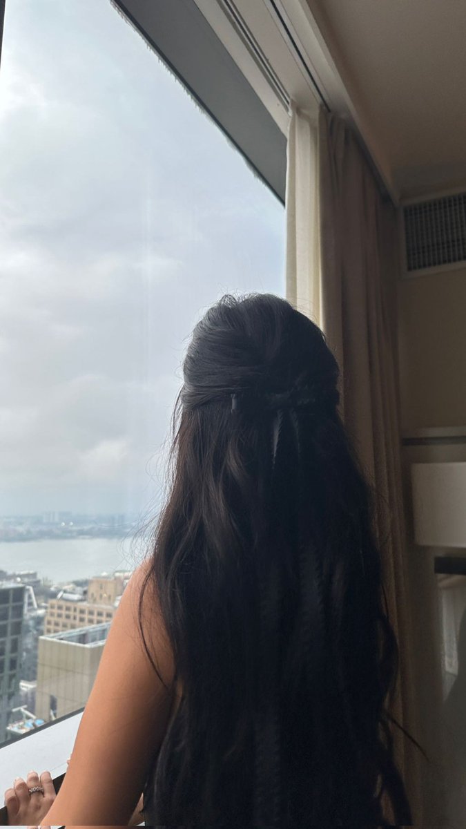 bridgesxhavana's tweet photo. la definición de nostalgia es camila usando lazos después de años 🥺 https://t.co/c8EpHfB7ev