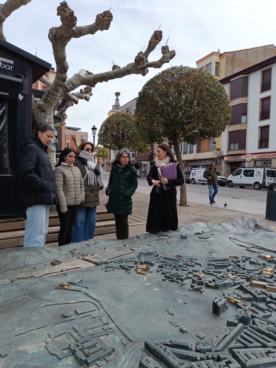 CIFPLAMERCED18's tweet photo. Hoy hemos disfrutado con la @CofradiasSoria con una alumna del #cfgsguiainformacionyasistenciaturistica🗺 que ha realizado una #visitaguiada por la iglesias protagonistas de la #semanasanta de #soria. @educacyl @jcyl @Ayto_Soria @OsmaSoria @dipsoria @soriapatrimonio https://t.co/dnBLdUvkxp