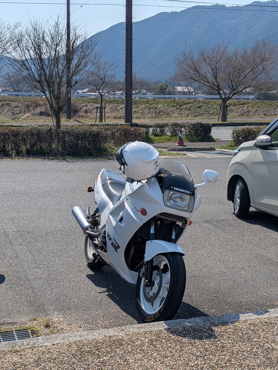 kom2base's tweet photo. 排気量の前に『白バイや』って言われます

『俺のは24や(￣0￣)35じゃない』と心の中で叫びます

#ナナハンはいいぞ https://t.co/vVrwXwF48C