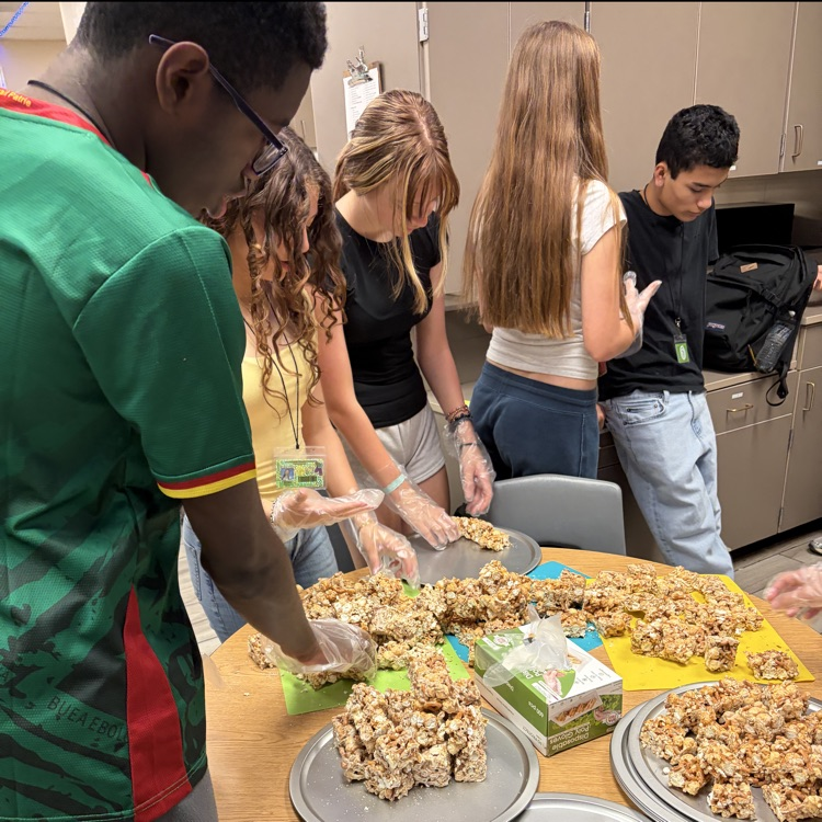 HumbleISD_CMS's tweet image. Culinary students stepped up to the plate with baseball-themed snacks for Astros Opening Day! ⚾🌭 From meat &amp;amp; cheese sliders to pigs in a blanket and “ballpark bars,” they knocked it out of the park while treating our staff. Now that’s a grand slam! #TheColtWay