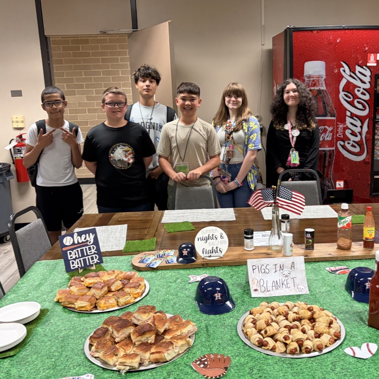 HumbleISD_CMS's tweet image. Culinary students stepped up to the plate with baseball-themed snacks for Astros Opening Day! ⚾🌭 From meat &amp;amp; cheese sliders to pigs in a blanket and “ballpark bars,” they knocked it out of the park while treating our staff. Now that’s a grand slam! #TheColtWay
