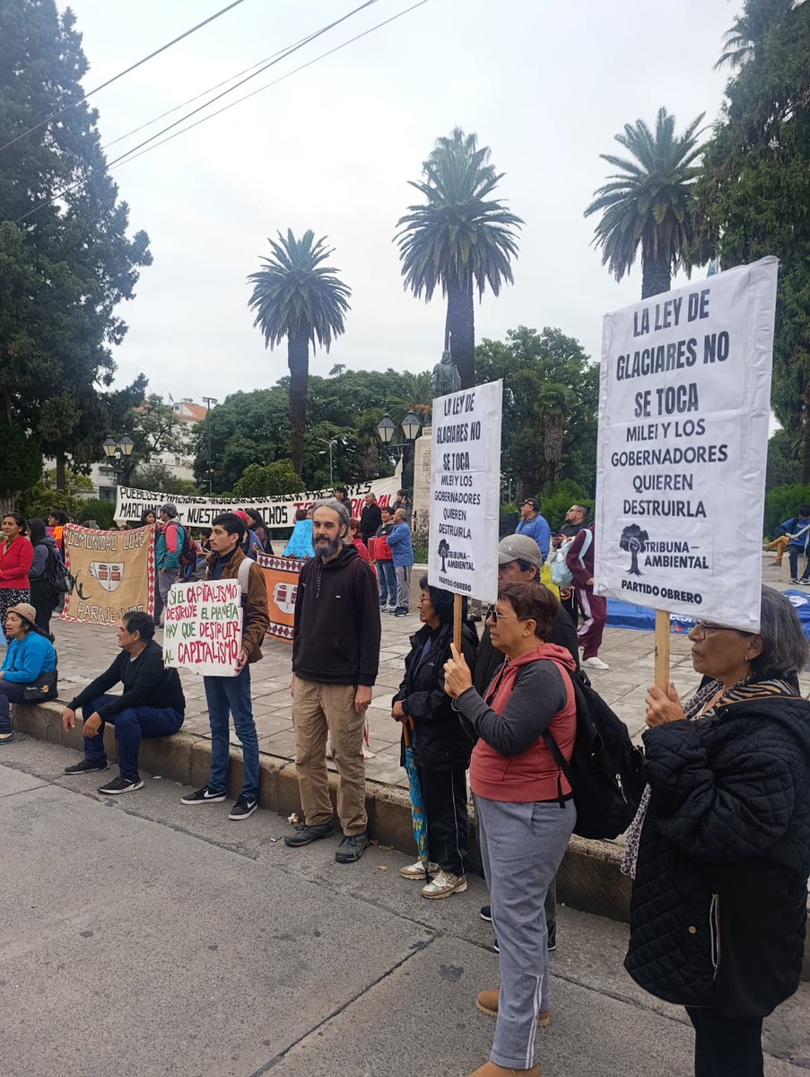 PabloSebaLopez's tweet photo. Acompañando a la comunidad Lule contra la entrega de su territorio al club Tigres y rechazando la modificación de la Ley de Glaciares en la Plaza de la Legislatura ✊🏻 https://t.co/BoTQsAamAn