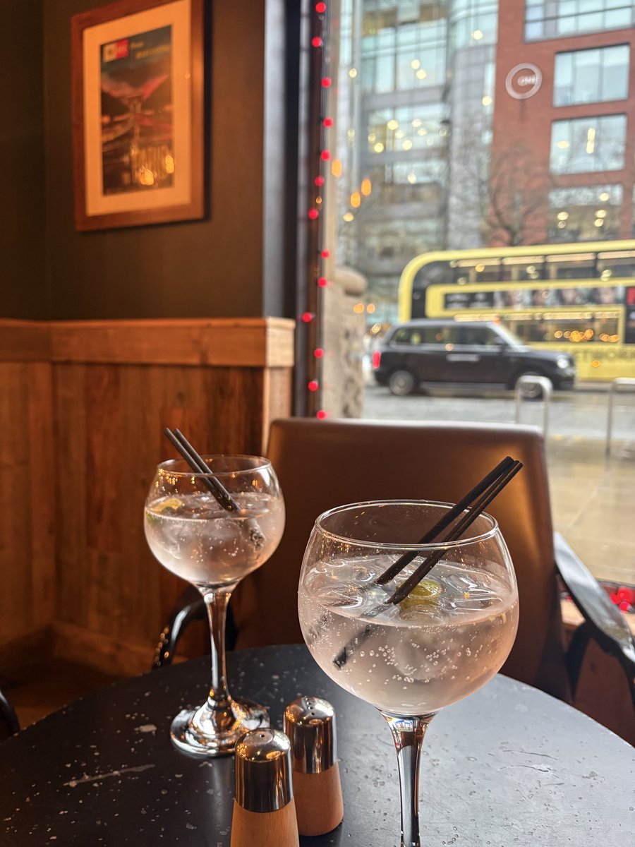 LizMatravers's tweet photo. Wild (and very wet!) visit with Louis to University of Manchester 🌧️ Perfect  opportunity for a catch up with uni friend who showed us what Manchester has to offer. #uni https://t.co/jXpNdLTiGG