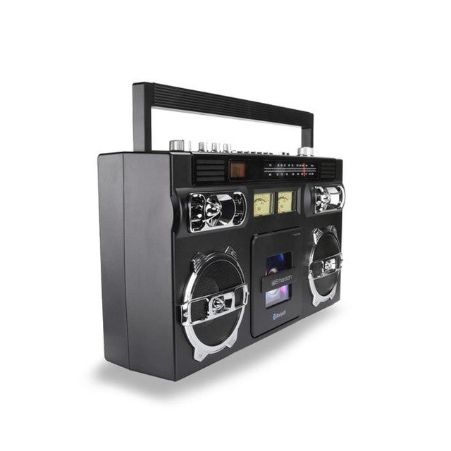 FashionsEnvy1's tweet image. Emerson Retro Portable CD Boombox: plays CDs and streams via Bluetooth. Built-in battery for portability. Perfect for picnics, beach days, or home. Shop Now for nostalgia! #RetroTech #PortableMusic #CDPlayer