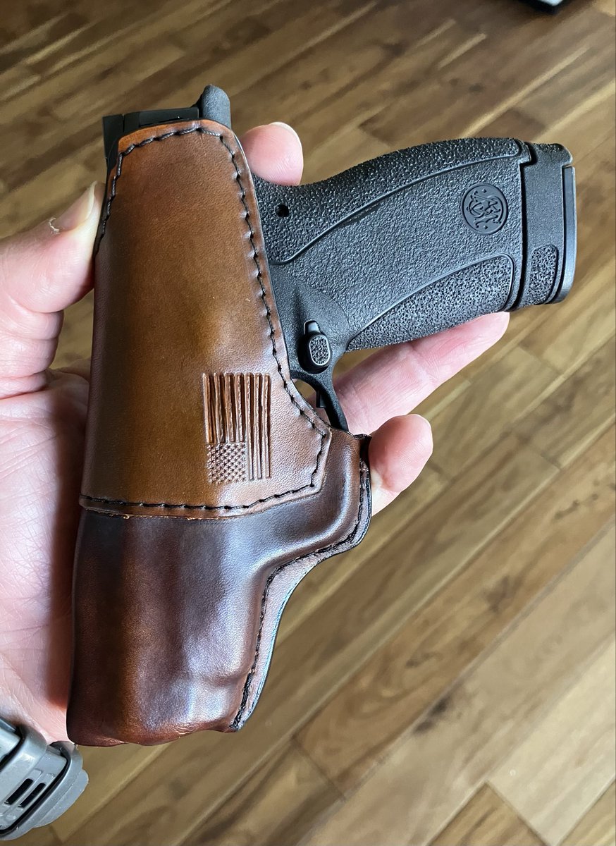OneNickADay's tweet photo. New holster for the Bodyguard 2.0 Carry Comp. About a 6 month wait, but worth it. 

@Smith_WessonInc  @KusiakLeather https://t.co/0fulTtL6fm
