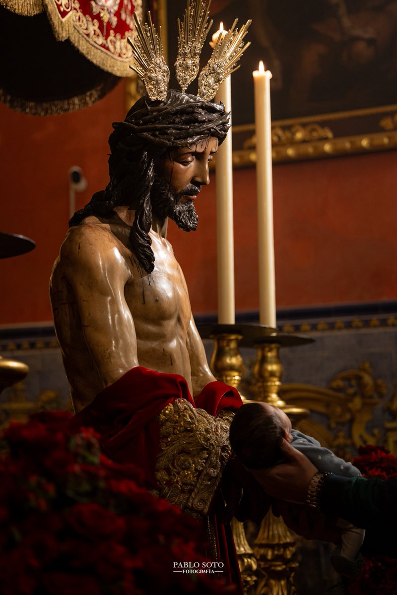 La cuaresma va llegando a su fin y me gustaría regalarle a este pequeño su primera foto con el Señor de la Presentación de San Benito para que tenga este bonito recuerdo toda su vida. Se la hice el martes de quinario.

¡Twitter haz tu magia y hazme llegar hasta sus padres! ❤️‍🩹