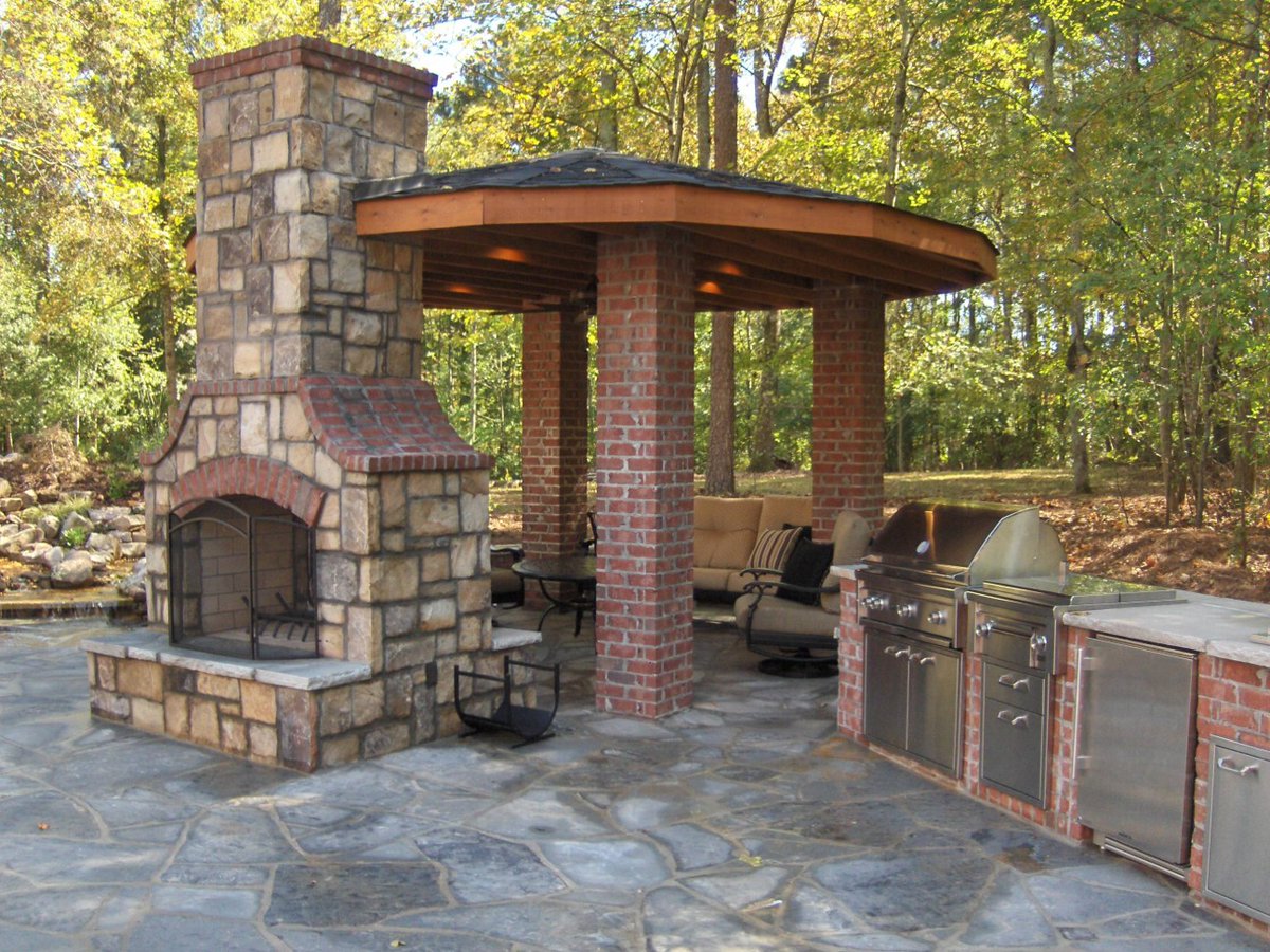 A fireplace patio like this turns any backyard into a year-round gathering space 🔥

Clean flagstone design + built-in seating = timeless outdoor living.

👉 pinterest.com/pin/2377056865…

#OutdoorLiving #FirePit #BackyardDesign #PatioInspo