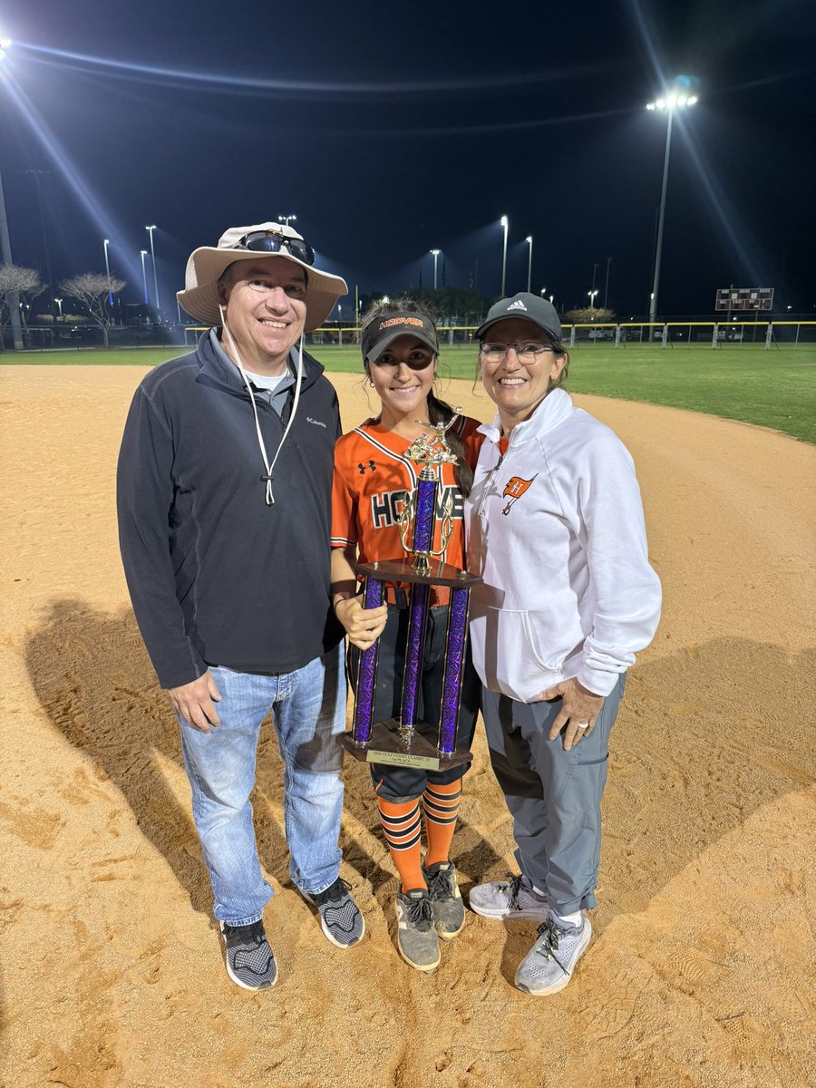 ClaireCarver28's tweet image. GULF COAST CLASSIC CHAMPIONS WITH @Hoover_SB ‼️‼️ Super proud of our whole team!! We went 8-0!! Our team worked super hard together to #finish !! My contributions were playing CF,RF, and SS!! BA- .611 with 11 hits (8 singles 1 double 1 triple and 1 in the park HR) ;9 RBI, 12 RS,