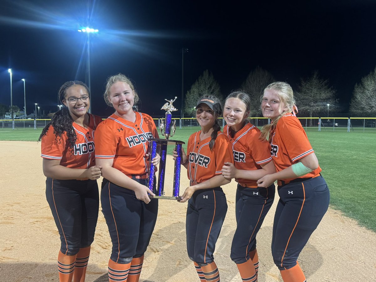 ClaireCarver28's tweet image. GULF COAST CLASSIC CHAMPIONS WITH @Hoover_SB ‼️‼️ Super proud of our whole team!! We went 8-0!! Our team worked super hard together to #finish !! My contributions were playing CF,RF, and SS!! BA- .611 with 11 hits (8 singles 1 double 1 triple and 1 in the park HR) ;9 RBI, 12 RS,