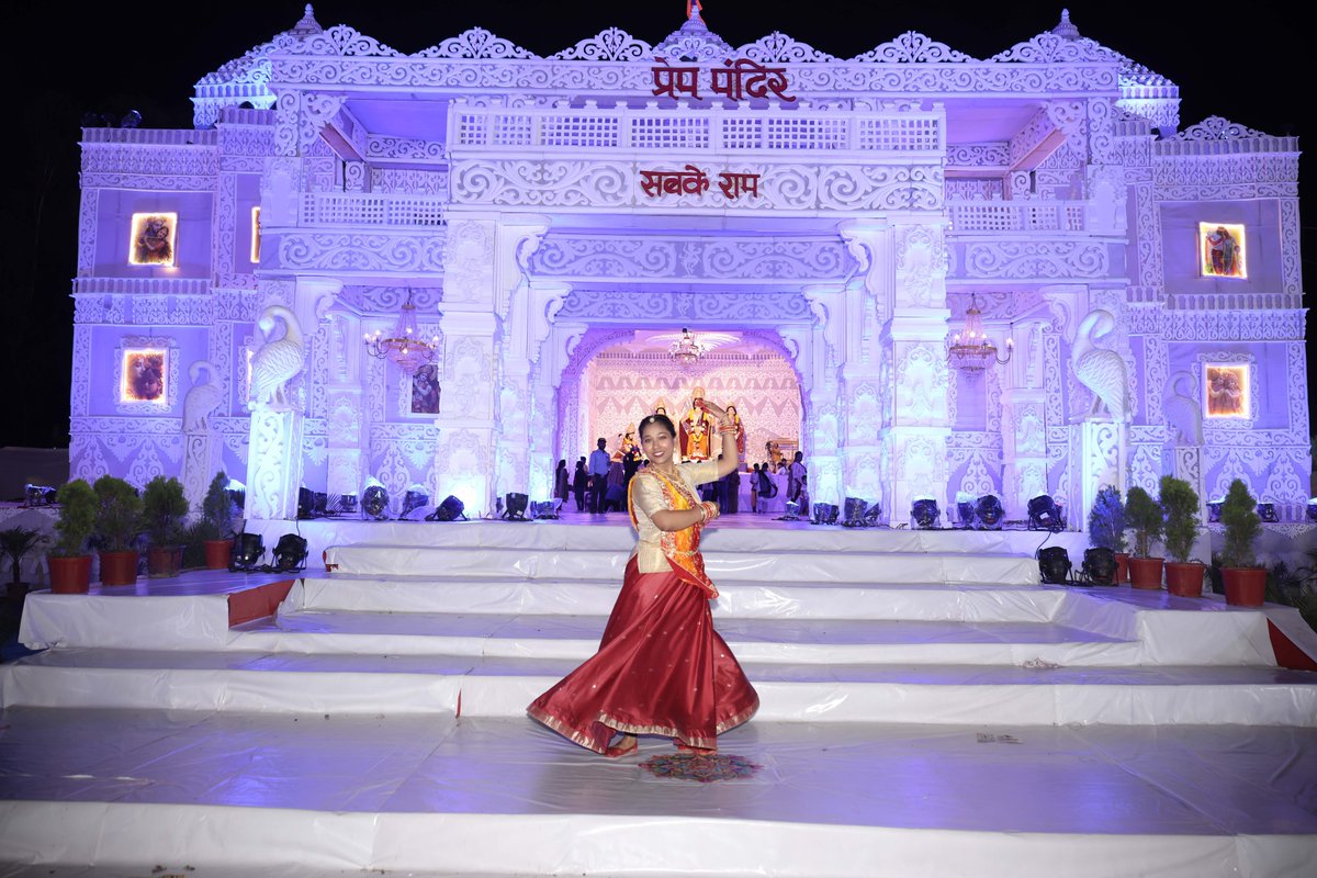 sabkeram1's tweet image. ध्वनिल नाट्य संस्था की हर प्रस्तुति में झलकती श्रद्धा और भावनाओं ने माहौल को पूर्णतः भक्तिमय बना दिया 🌸 आप भी आइए और बनिए श्री राम जन्मोत्सव का हिस्सा 🙏
जय श्री राम 🚩

#Kathak #GaneshVandana #Dashavatar #CulturalProgram #IndianCulture #DancePerformance #SabkeRam #RamJanmotsav