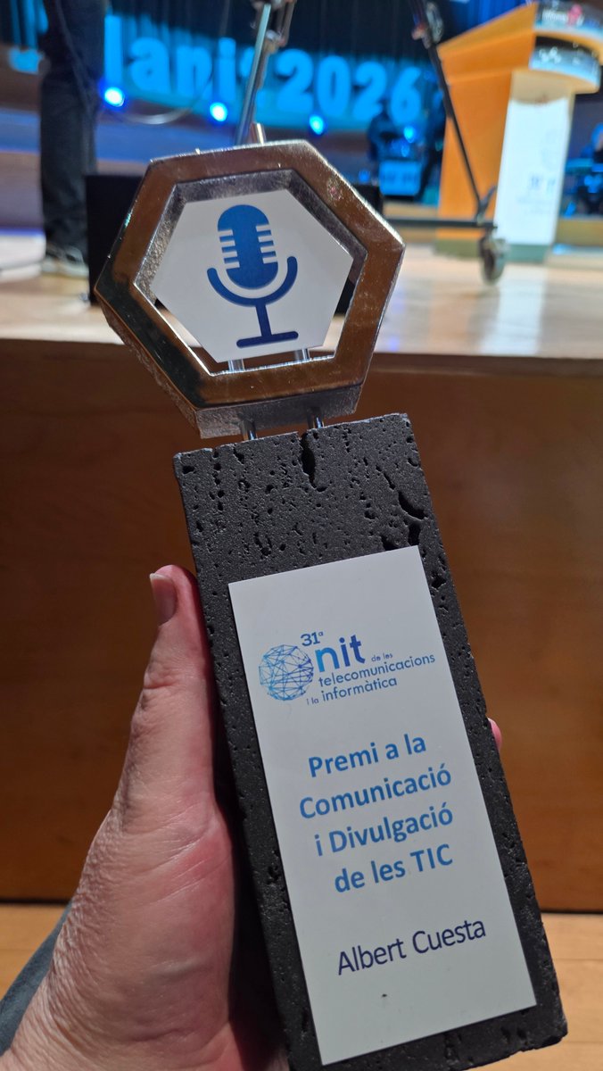 Molt orgullós i agraït al @coeinf i a <a href="/telecoscat/">TelecosCAT</a> per aquest reconeixement de #LaNit2026.
