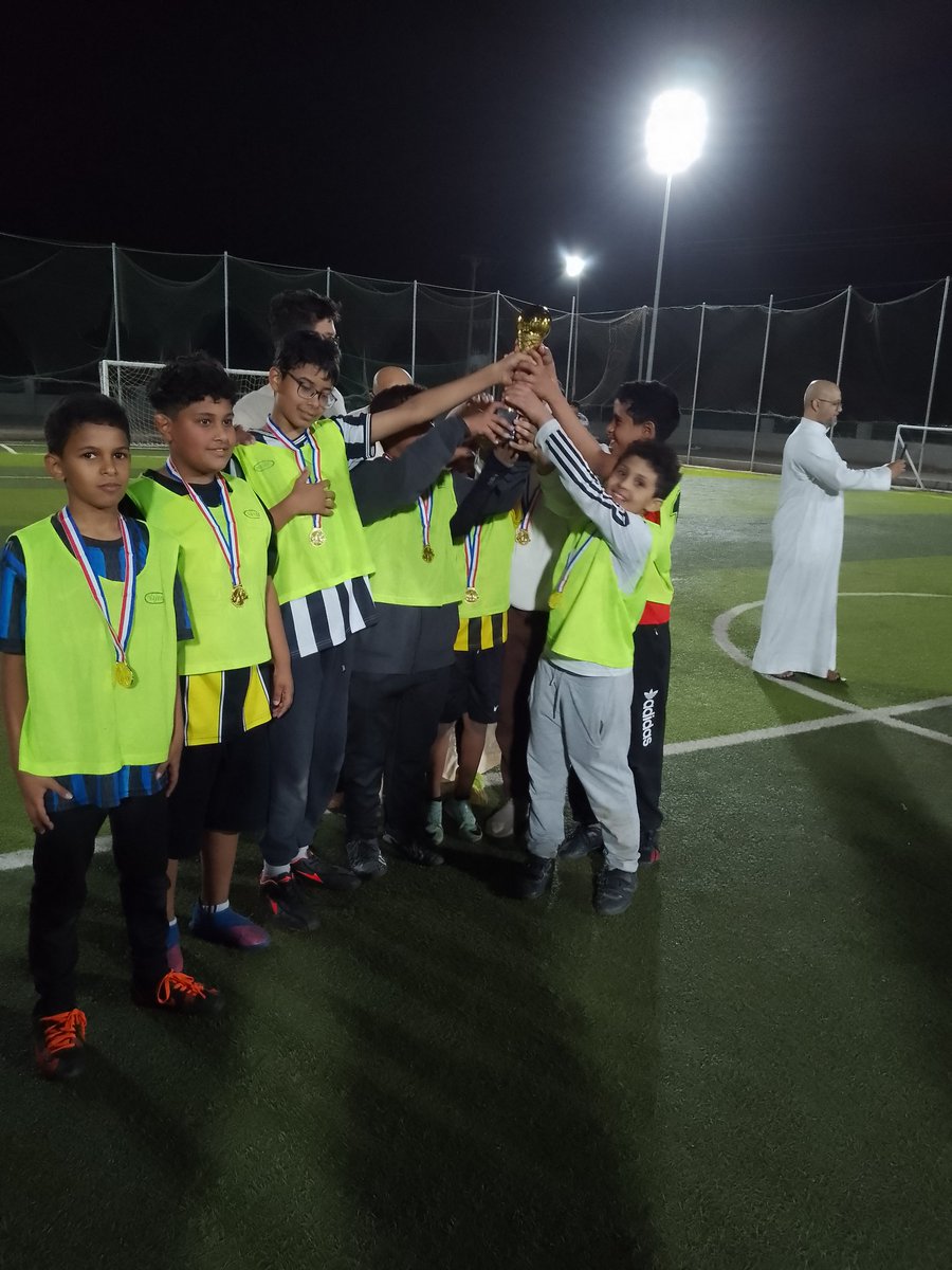 مركز الرواد tweet media