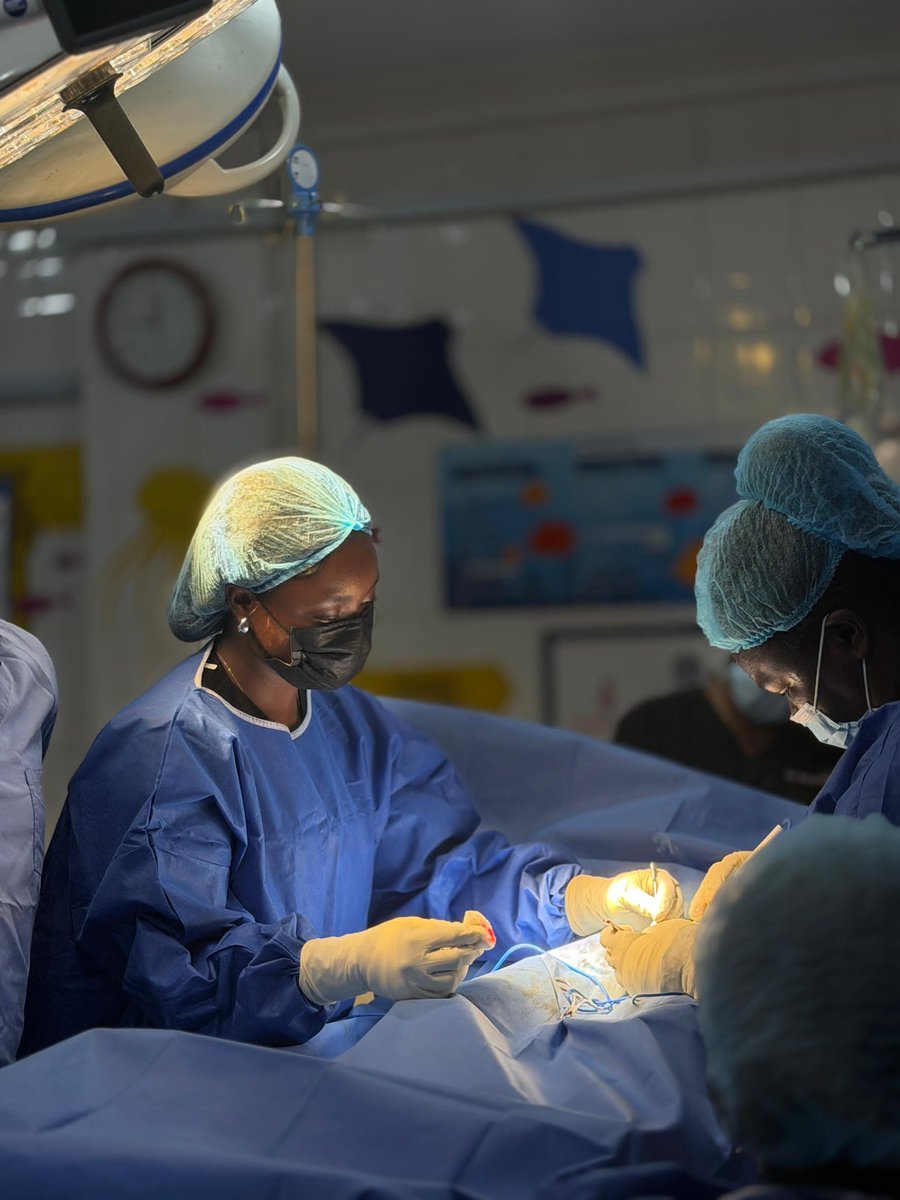 _Porscheempress's tweet photo. I assisted my Chief @drhephzibah1 with an inguinal herniotomy today, yayyy💃🏻. 
I actually love the two moods of surgery: absolute focus ➡️ post-op joy! 🩺✨🤭
More to come by God's grace😌
#MedTwitter #Surgery https://t.co/zLRSDJBRPF