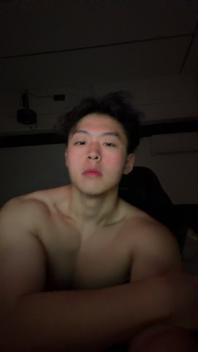 低百航 tweet media