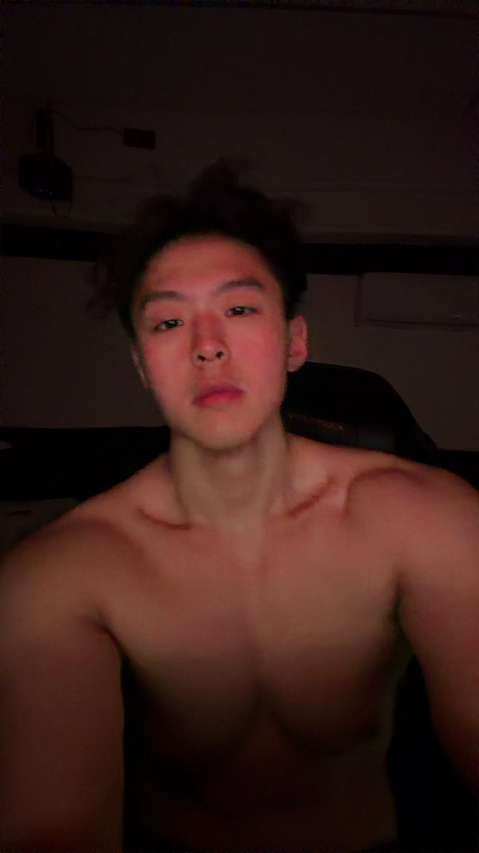 低百航 tweet media