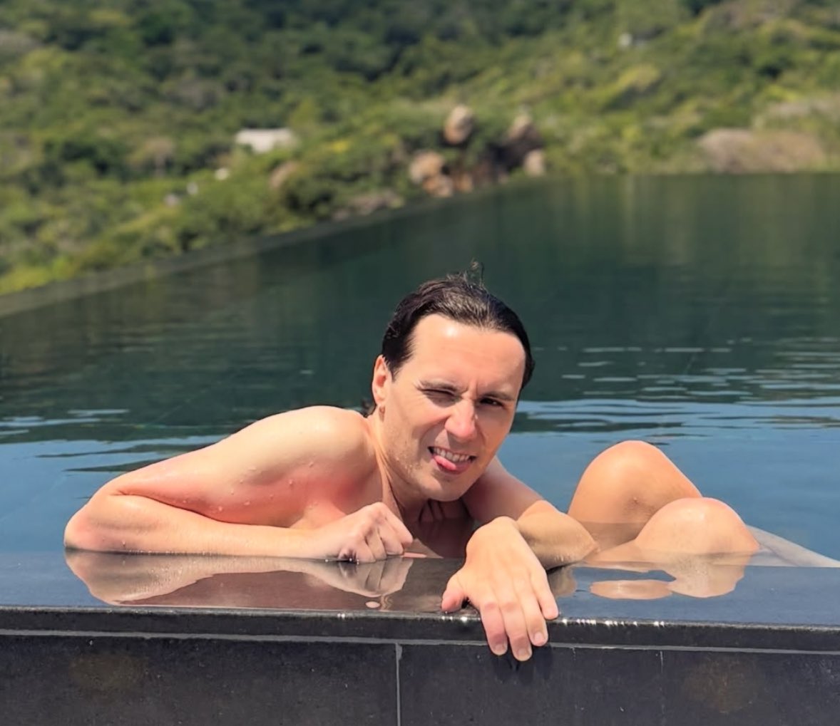 elio🎄!? || red lobster tweet media